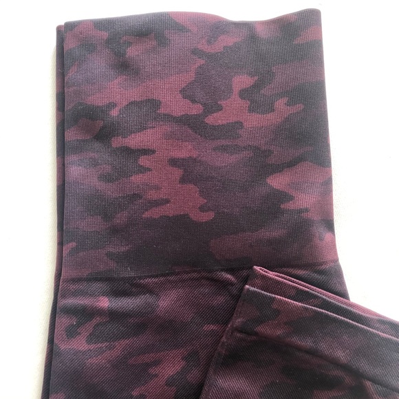 Spanx-Look at Me Now Camo leggings wine/black XL - Picture 6 of 7